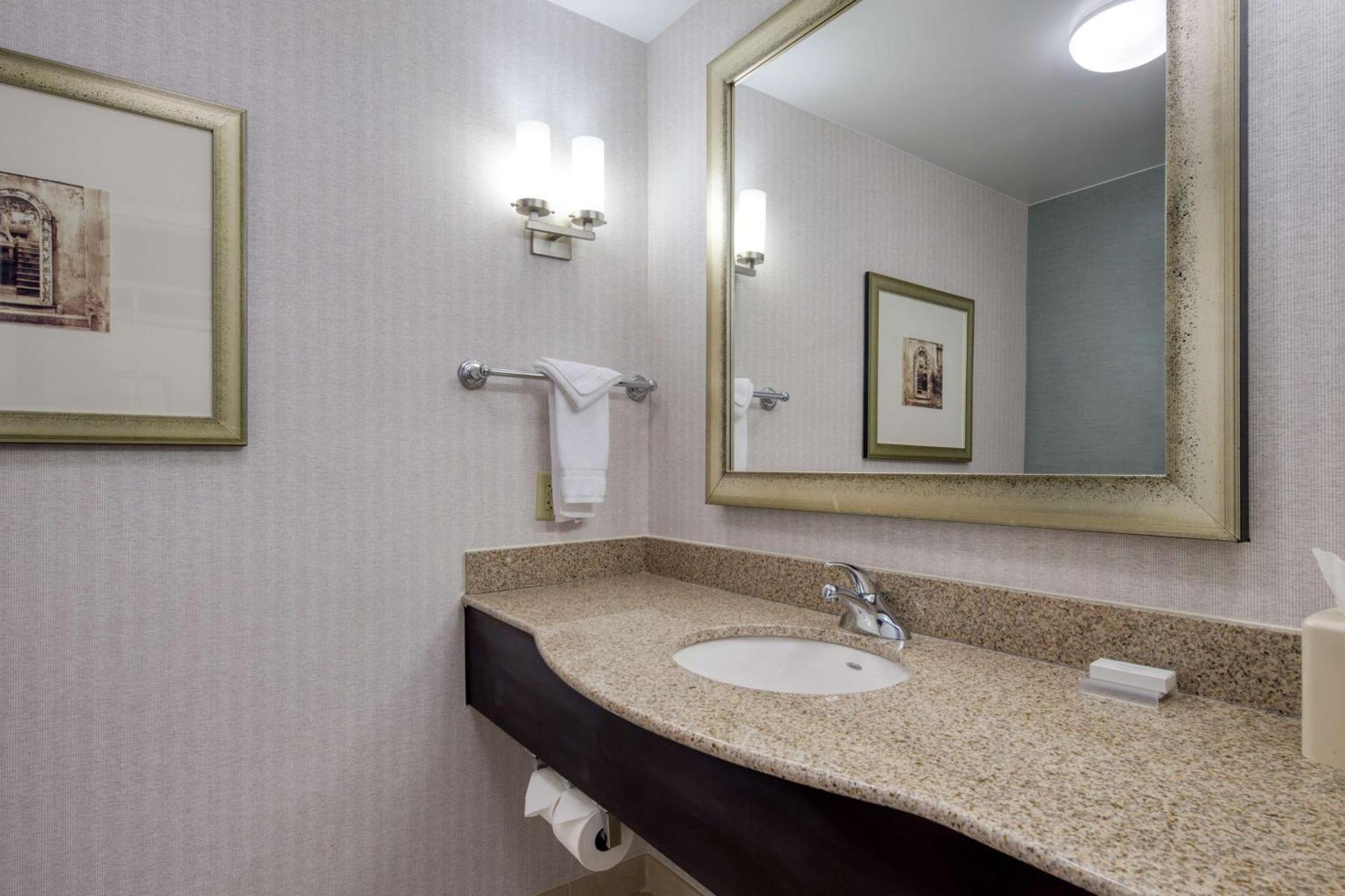 Hilton Garden Inn Durham Southpoint Extérieur photo