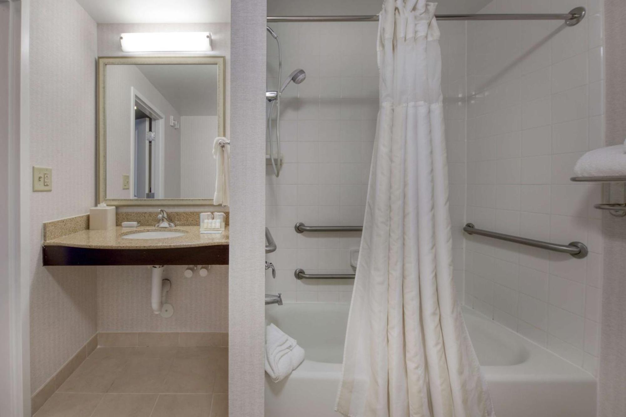 Hilton Garden Inn Durham Southpoint Extérieur photo